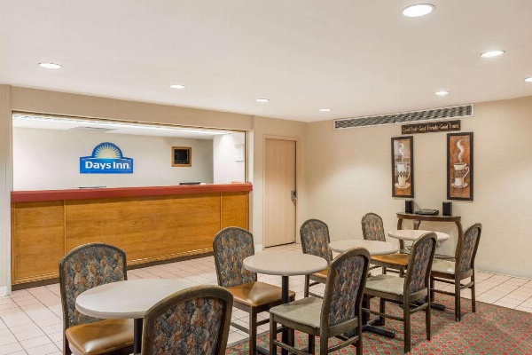 Days Inn by Wyndham Des Moines-West Clive image 1