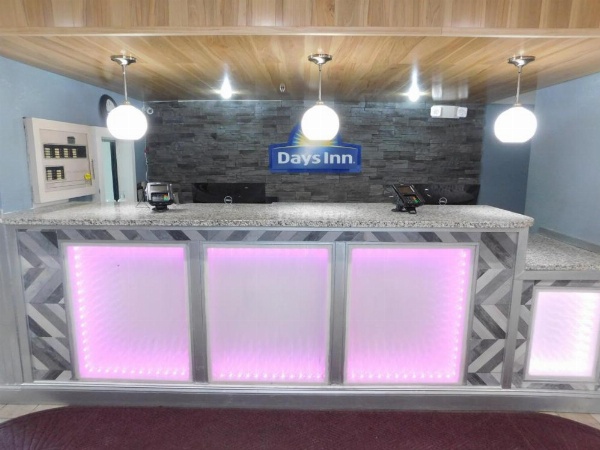 Days Inn by Wyndham Des Moines-West Clive image 14