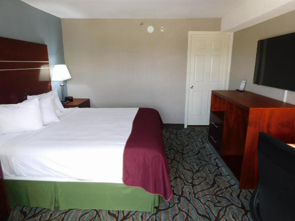 Days Inn by Wyndham Des Moines-West Clive image 25