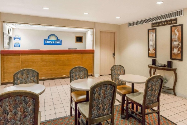 Days Inn by Wyndham Des Moines-West Clive image 3