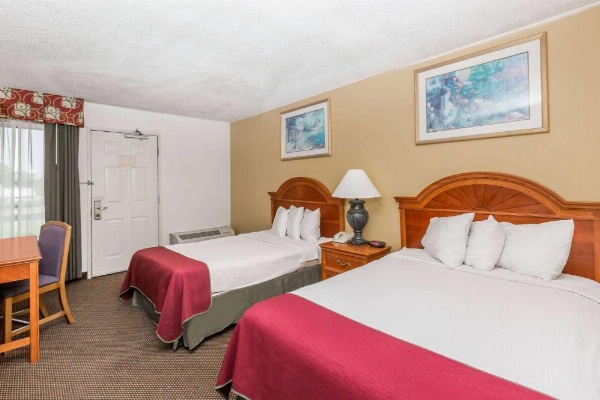 Days Inn by Wyndham Des Moines-West Clive image 9
